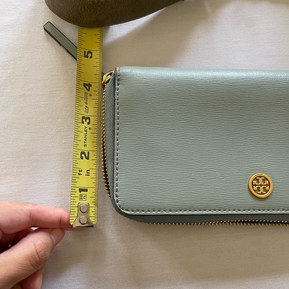 Tory Burch Green Wristlet Wallet - Picture 2 of 5
